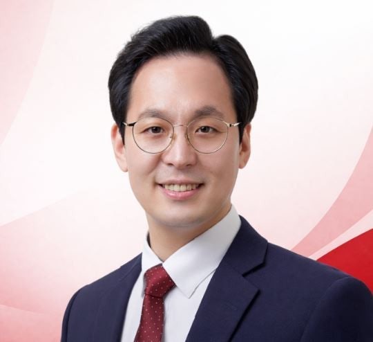 김선민 국힘 거제시장 후보 "내일 스벅 들렀다 출근" 5.18 탱크데이 동조 논란