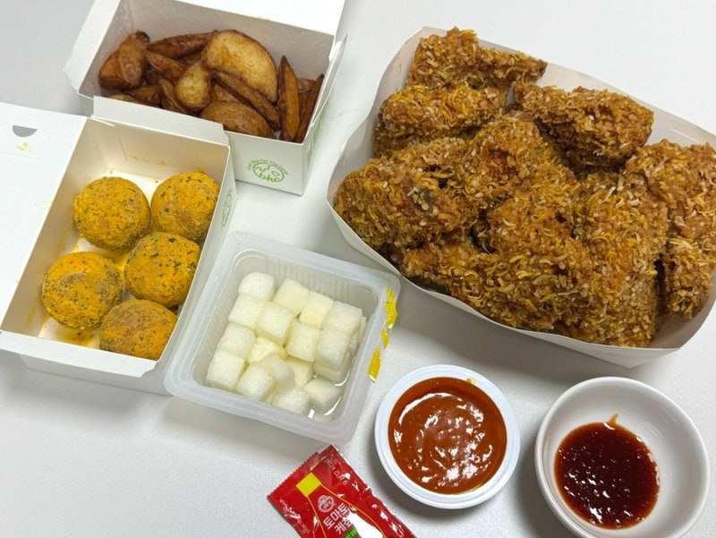 [bhc치킨]콰삭킹 콤보+뿌링치즈볼+웨지감자_얼마나 바삭한가 먹어봄