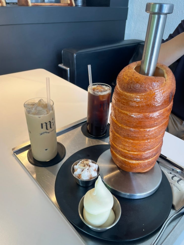  군산 굴뚝빵 맛집 미장동카페 MTT More Than Town 바닐라라떼 아메리카노 맛집 군산베이커리카페 군산모임