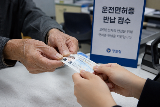  고령 운전자 사고 증가, 면허 반납보다 더 중요한 문제