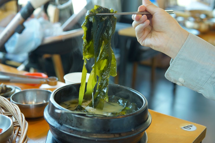  [오직미역국] 부산 기장 해동용궁사 근처 맛집, 물회와 꼬막무침이 나오는 푸짐한 한상차림! 온리원 미역국 식당