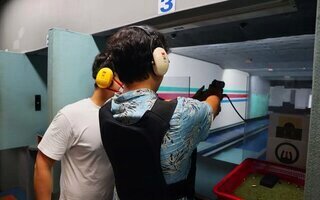  올림픽 스타일 사격 & 한식 체험 - 실내 명소에서 맛과 박진감을 함께