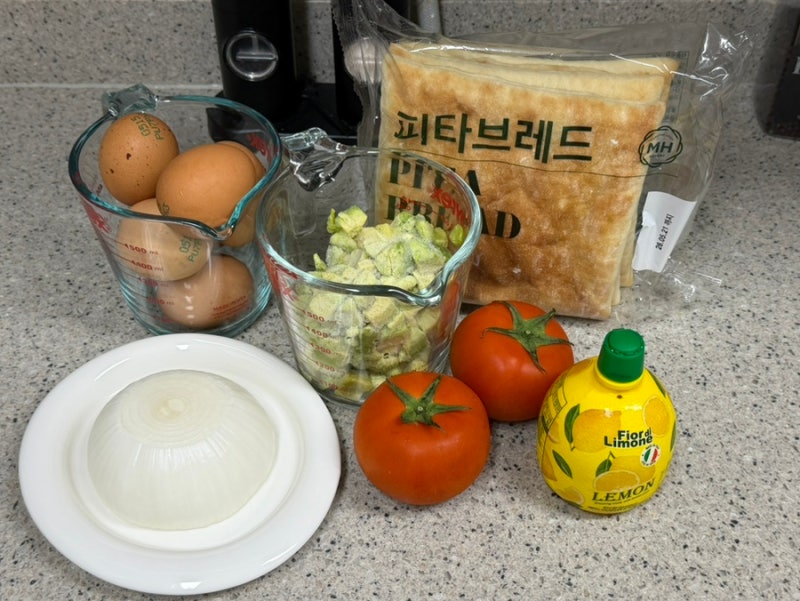 노브랜드 피타브레드 : 간단한 과카몰리 샌드위치