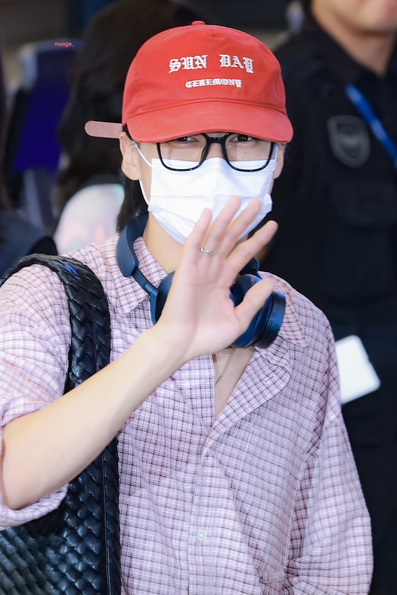 에이티즈 ATEEZ 우영 공항 패션 볼캡 @선데이세레머니 (Sunday Ceremony) 남자 모자 코디