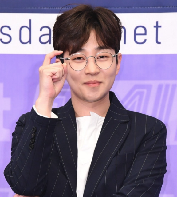 딘딘, 차별과 폭행에 결국 캐나다 유학... 고교 자퇴 후 캐나다로 도망치듯 떠난 이유
