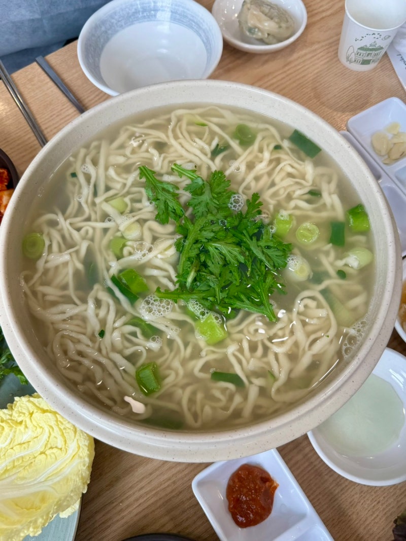 부산 대연동 맛집 공원칼국수 물총칼국수 실비김치 맛집 주말 웨이팅 필수