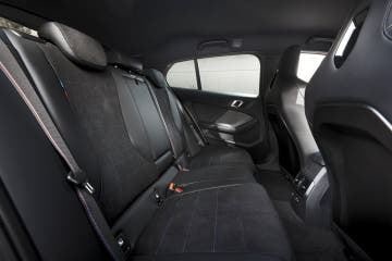 BMW 1시리즈 4천만 원대 해치백, 지금 사도 괜찮을까?