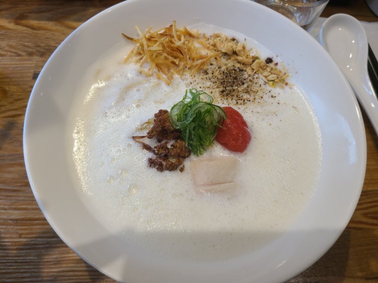  [군자역] 진한 닭육수의 혼밥 라멘 맛집 <유니드라멘>