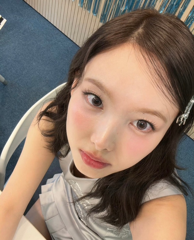 TWICE Nayeon Wallpaper: Money-Attracting Face Close-up Photo Collection 6