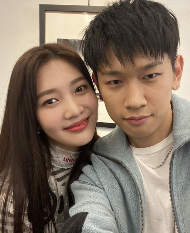 결별설은 사실이 아니었나?…5년째 이어진 레드벨벳 조이♥크러쉬 일본 여행 럽스타그램 근....
