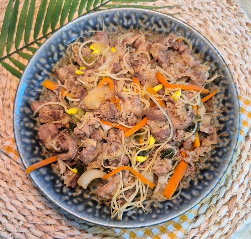 우삼겹숙주볶음 콩나물 넣어서 우삼겹 콩나물 볶음으로 만들어봄 굴소스 없이 우삼겹 요리 ....