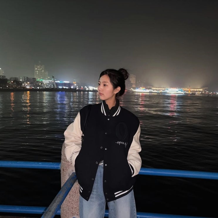  배우 신은수 인스타 일상 바시티 자켓 청바지 꾸안꾸 사복 코디