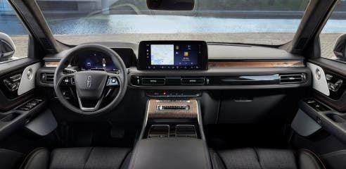 BMW 1시리즈 4천만 원대 해치백, 지금 사도 괜찮을까?