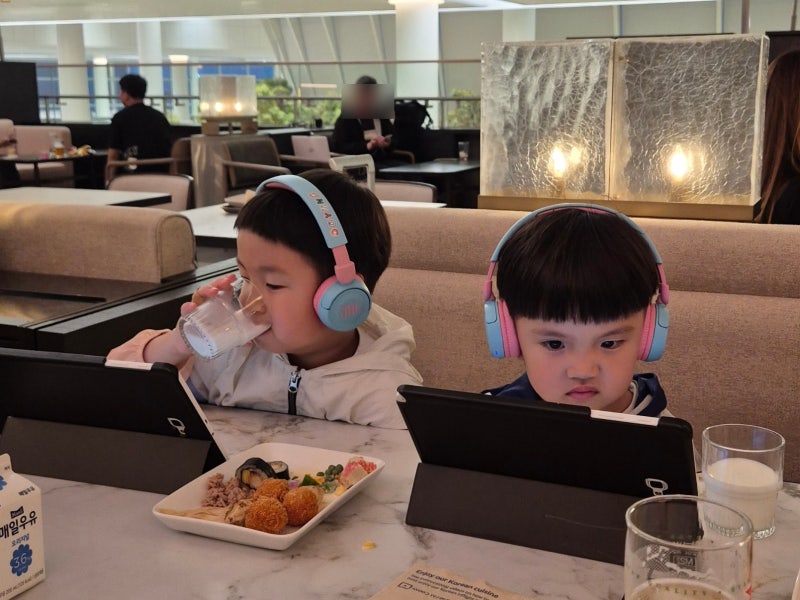 인천공항 2터미널 대한항공 프레스티지 라운지 동편 위치 음식 샤워장 아이 동반 버기카 서....
