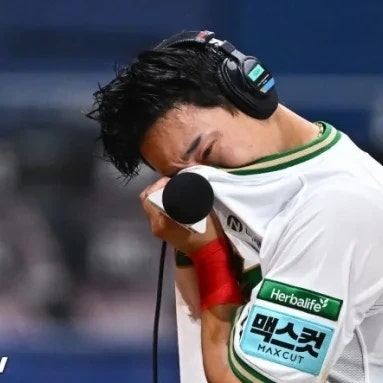 데뷔 12년 차 김웅빈, 생애 첫 끝내기 홈런 후 눈물 펑펑… "아내와 아이들에게 미안"