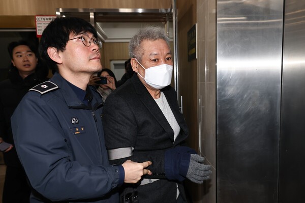 '통일교 청탁' <b>건진법사</b> 전성배, 2심 <b>징역 5년</b>... 1심보다 1년... 
