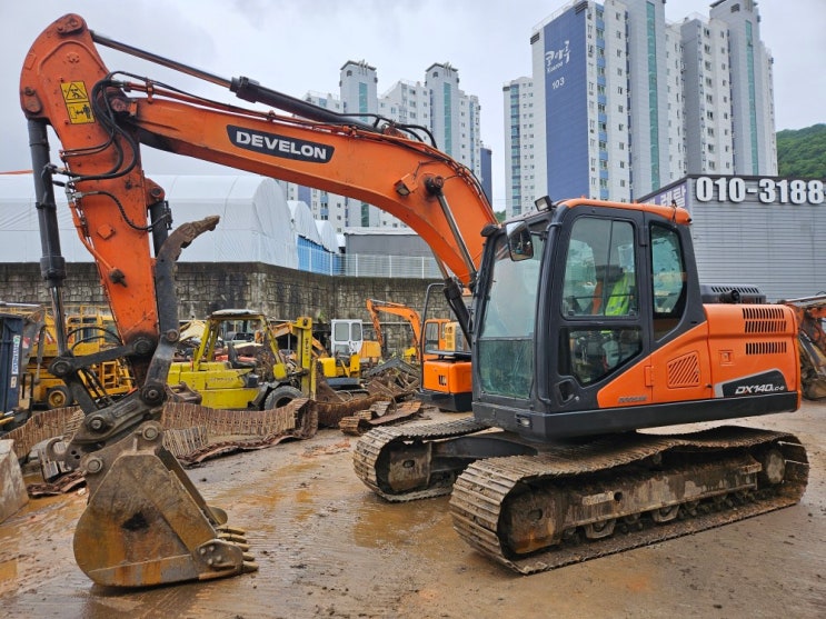  두산 DX140LC-5 2017년식 표준붐암 코끼리집게 06궤도식 중고굴삭기