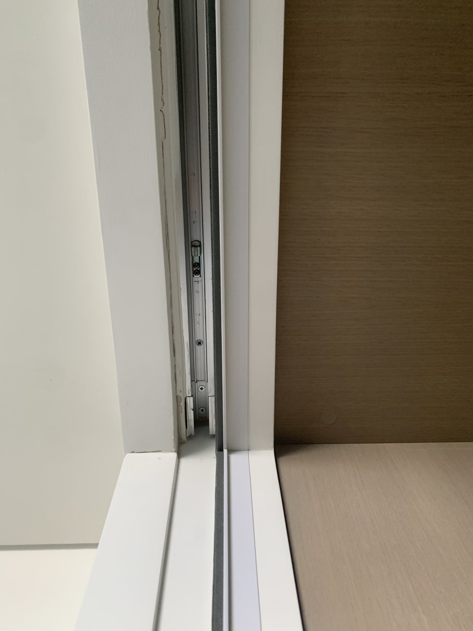 송파구 도어 댐퍼 교체｜포켓 슬라이딩도어가 쾅 닫힌다면? 댐퍼 교체로 해결한 실제 사례