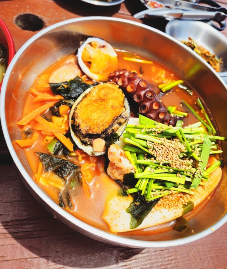  비양도 현지인 맛집 추천으로 찾아간 '인섬 스토리'-보말 죽부터 해물라면까지 맛 감동 후기