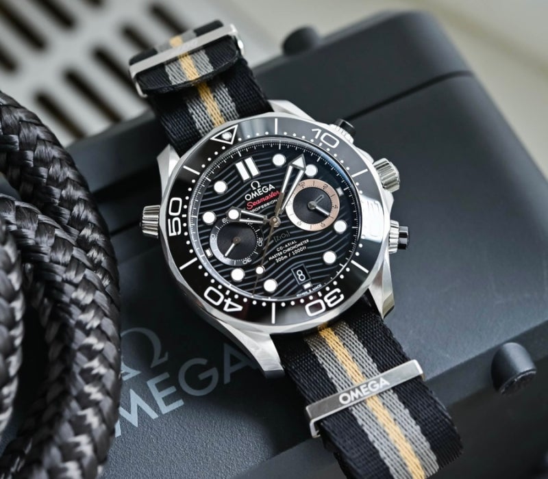 [5월 시계소식] 오메가 씨마스터 퍼스트 라이트 Omega Seamaster Diver 300M Chronograph 007 First Light