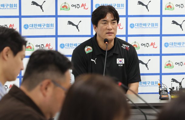 백어택 포기하고 강소휘 허리 갈아 넣나... 유체이탈 인터뷰, 시작부터 신뢰 잃은 차상현호