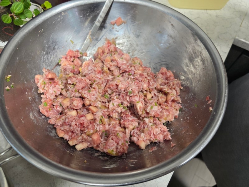 집에서 떡갈비 만들기 레시피｜다진 쇠고기에 새송이버섯, 땡초, 청하 넣어 더 맛있게 만든 ....