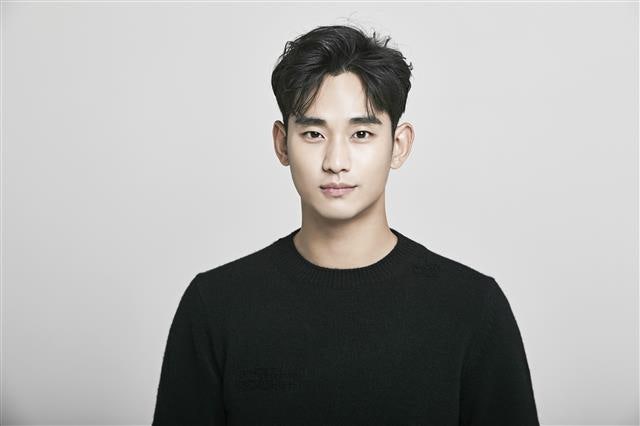김수현 미성년 교제설 부인 “AI 음성 파일까지 만들었나”