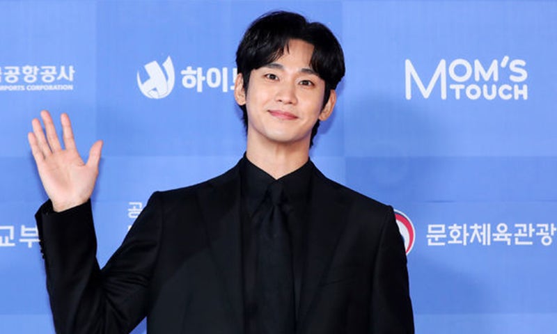 김수현 미성년 교제설 부인, '미성년 교제 허위' 경찰 결과에 상황 급반전