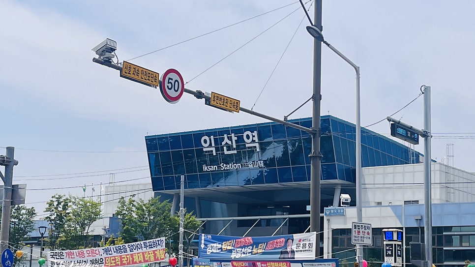 기찻길옆골목책방 사진 2