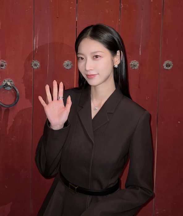 SM Trainee-Turned-Actress Drowning in Debt? From Gong Seung-yeon's Financial Struggles to Her Sister TWICE Jeongyeon's Rare Illness Battle
