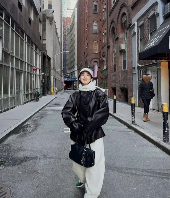 "이게 뉴발란스라고?" 이청아 여행 신발로 선택한 뉴발란스 CT500 그린