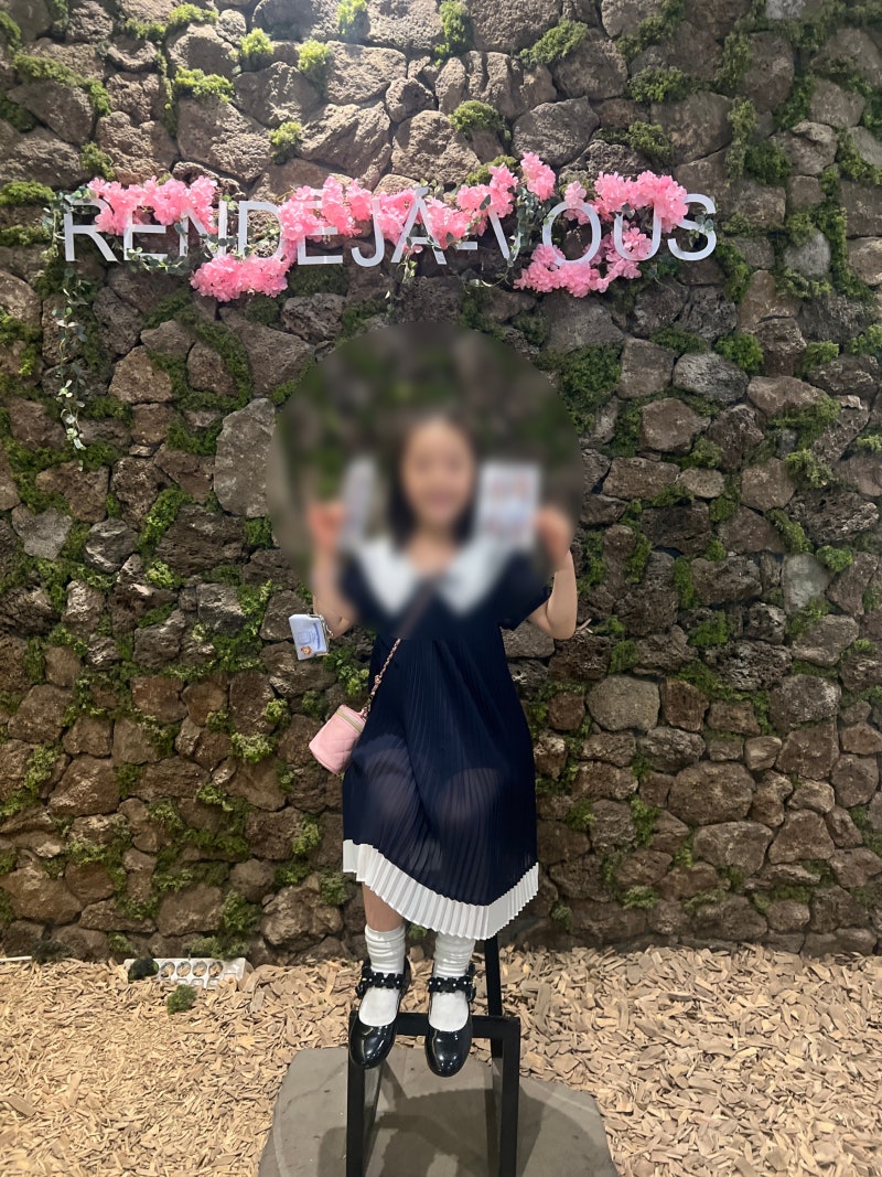 [7세 여아 하객룩] 프렌치캣 세일러 카라 원피스(T63KSO030) 130 사이즈 내돈내산 착샷 후기!