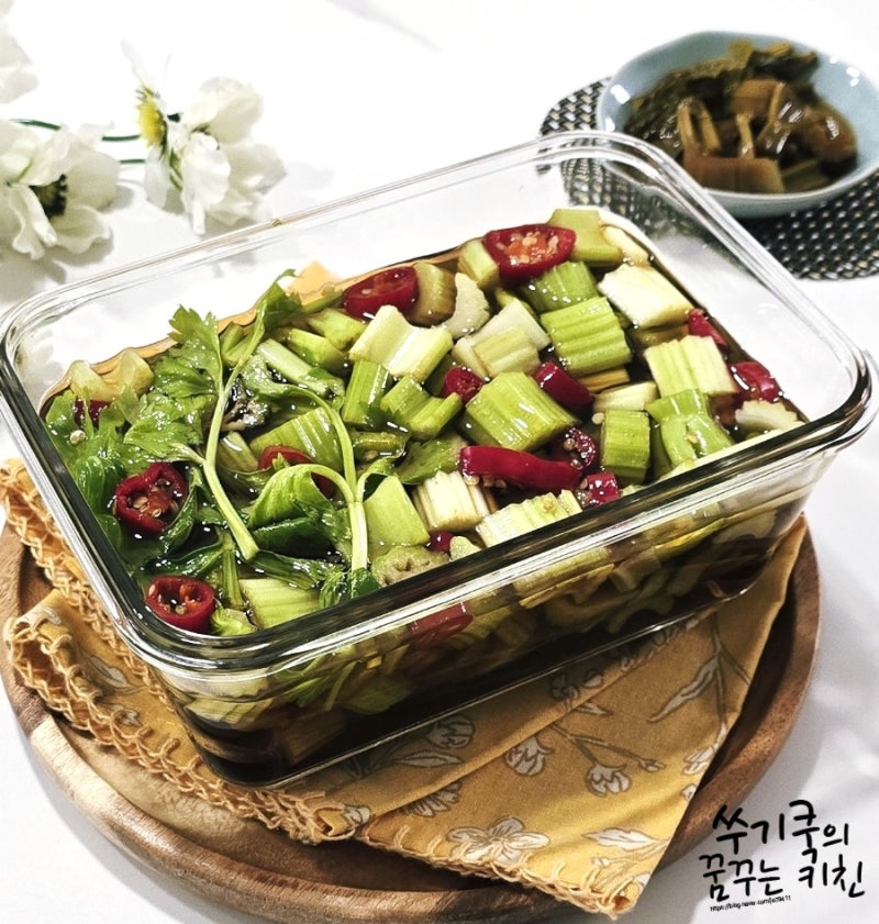 새콤달콤 샐러리 장아찌 만들기 장아찌 간장소스 비율