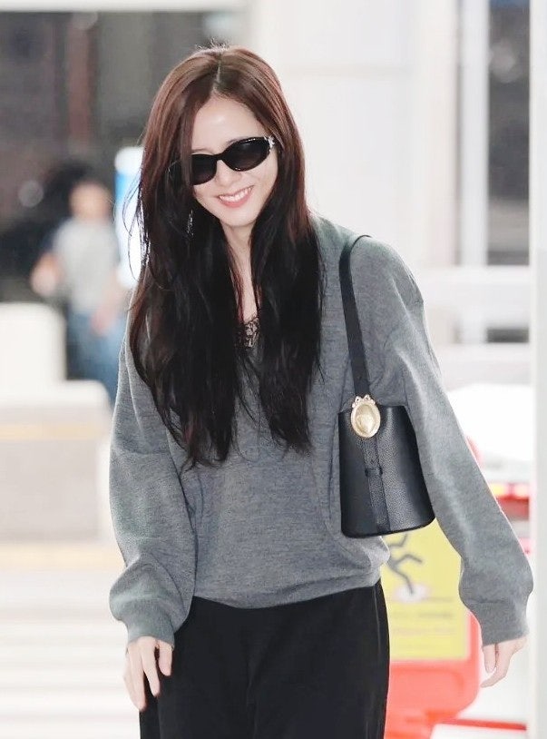 BLACKPINK Jisoo's Legendary Airport Fashion: The Epitome of Hidden Luxury in Simplicity