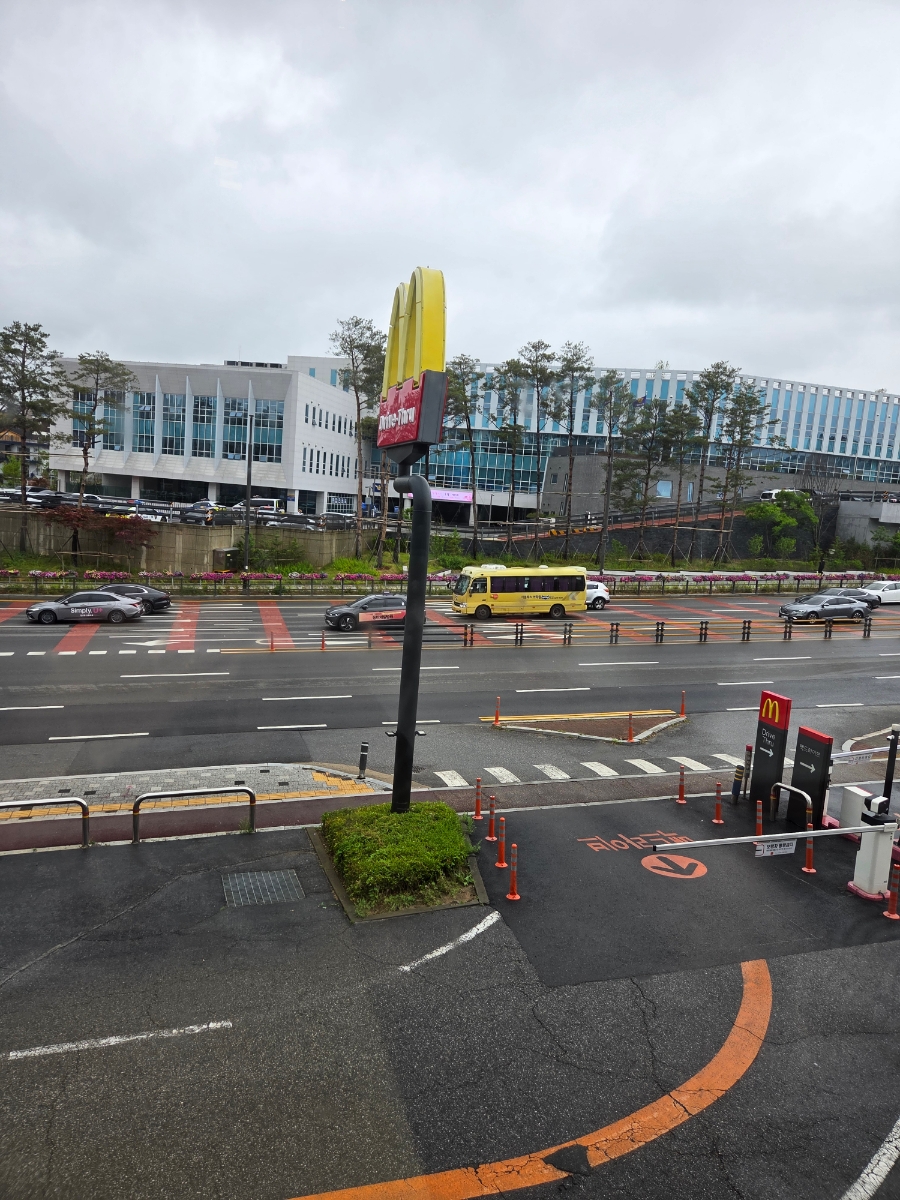 맥도날드 수원화성DT점 사진 1