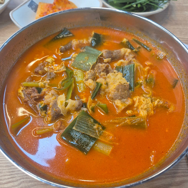  육대장 차돌육개장 차돌생육칼면