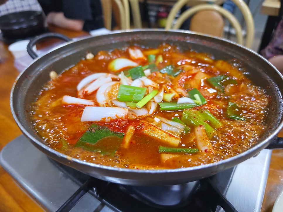 24시돌솥밥기사식당 사진 4