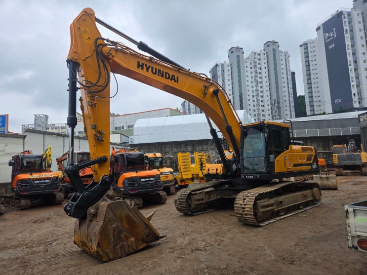  현대 HX300LC 2016년식 회전라인 10 궤도형 중고굴삭기