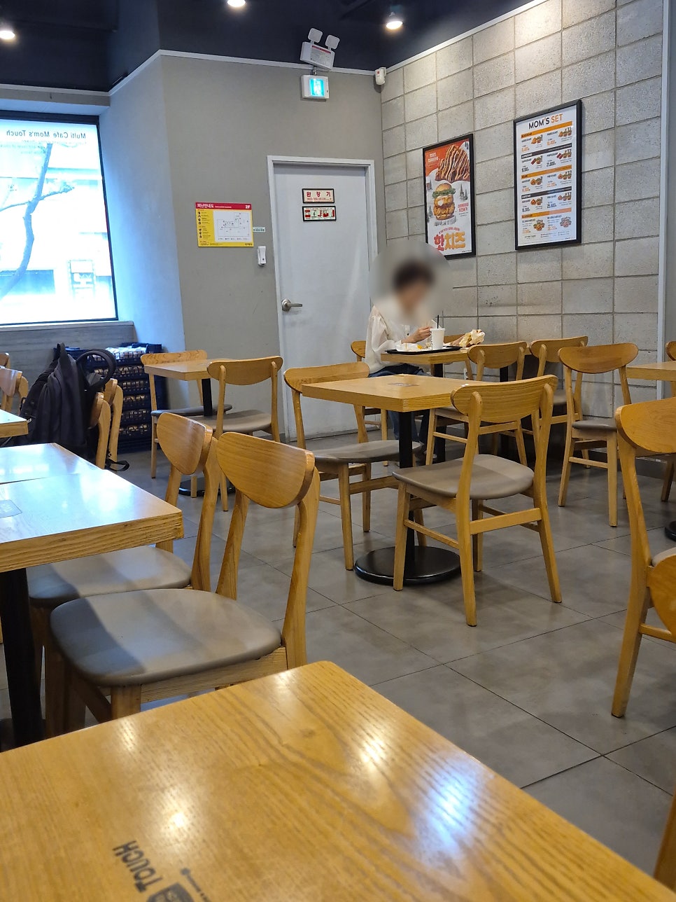 맘스터치 평촌역사거리점 사진 2