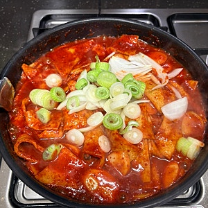 [오늘의 냠냠] 학교 앞 그 맛! 떡국떡으로 만드는 꾸덕한 매콤 떡볶이 레시피