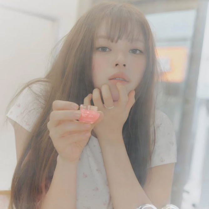 If Facial Swelling Recurs, Revisit Cushing's Syndrome Symptoms Through TWICE Jeongyeon's Case