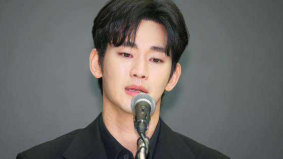 <b>김수현</b> 김새론 미성년 교제 의혹 <b>무혐의</b>?! 넉오프 복귀... 