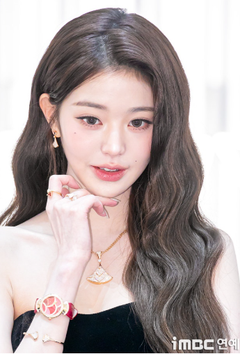 장원영 인스타 '2억 소파' 정체 — 137억 한남동 빌라의 피에르 폴랭 듄 소파 화제