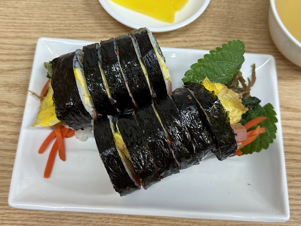꼬마김밥돈까스 사진 2