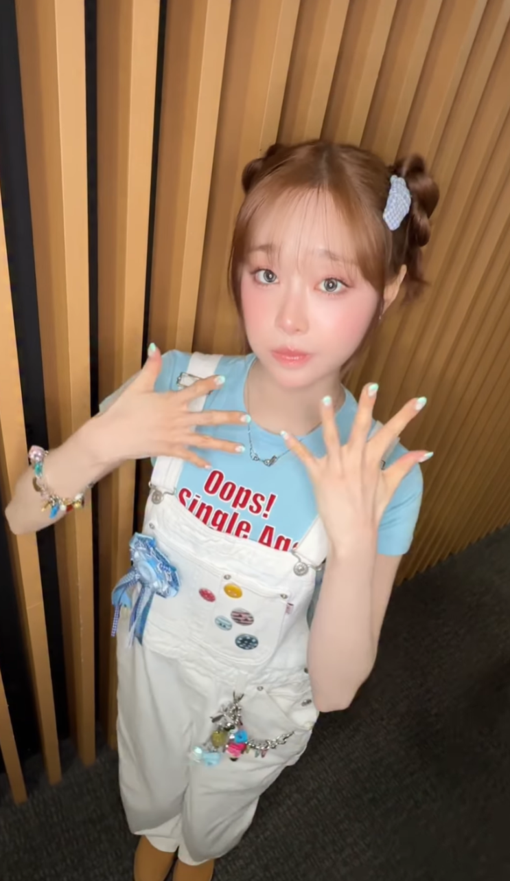  [셀럽패션] 츄 사복 패션 탐정! 여름 데일리룩 정석 반팔티 코디