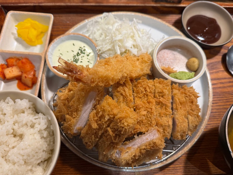  [서울일상] 카츠업 홍대점 - 홍대역맛집 돈카츠 전문점 카츠업 홍대점 방문후기, 홍대역맛집(9번출구) 도보 5분 거리 카츠업! 메뉴추천, 믹스카츠, 새우튀김 추가, 평일저녁 웨이팅