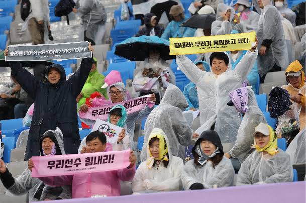  북한 내고향, 日 도쿄와 15억 우승상금 결승전 또 논란의 공동응원단 뜬다?