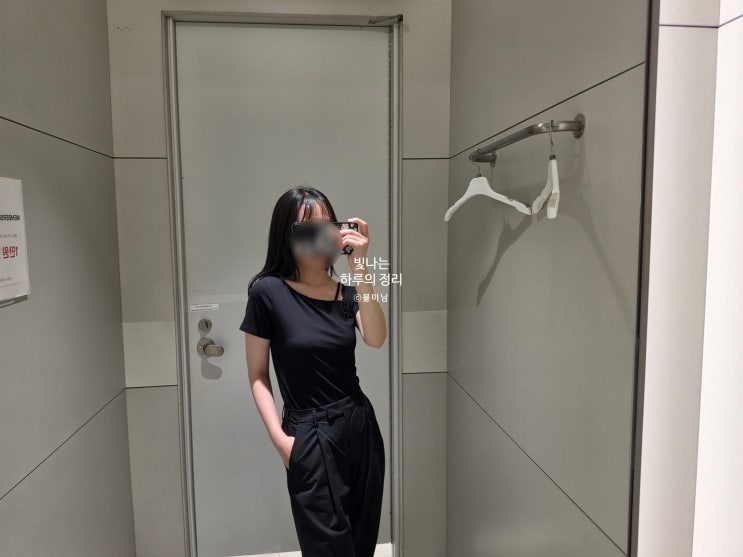 넥라인 디테일 에잇세컨즈 골지 절개 반소매 티셔츠