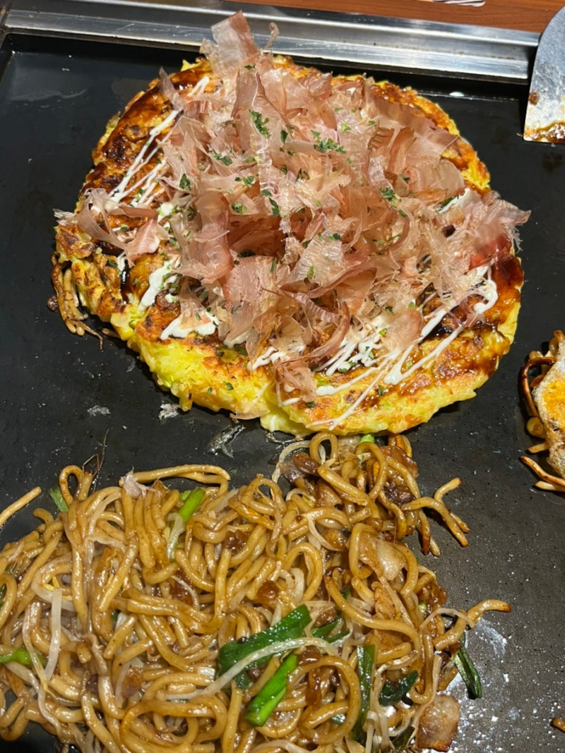 후쿠오카 텐진 오코노미야키·야키소바 맛집 추천 | 직접 만들어 먹는 철판요리 “돈돈테이....