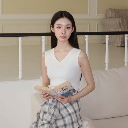 [클라비스] 베이직 2WAY 슬리브리스_CVKRG2402M 리뷰: 일상을 유연하게 바꾸는 옷장의 새로운 문법